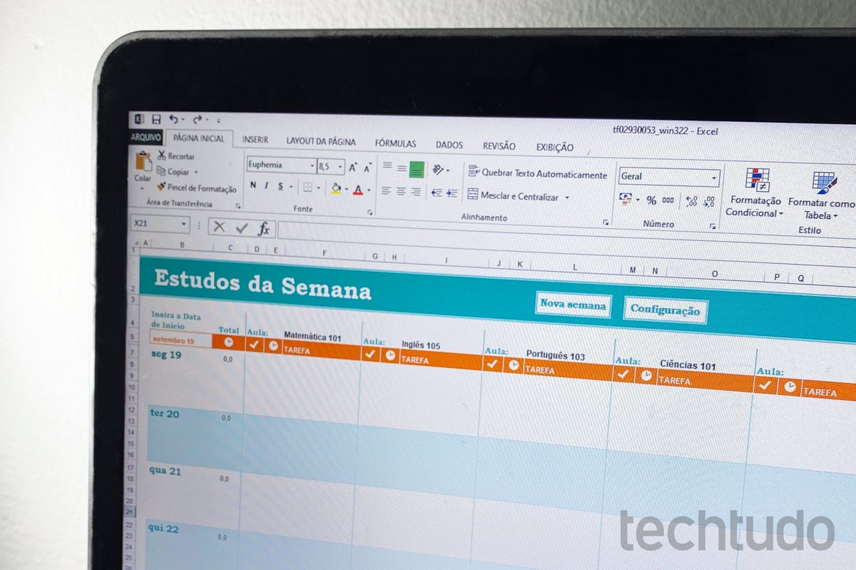 Personalização Avançada: Cores, Gráficos e Funções Para Uma Planilha Imbatível