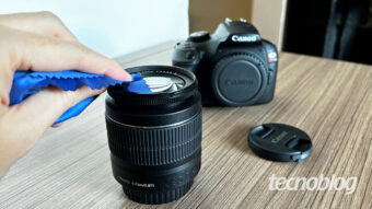 como limpar a lente da webcam