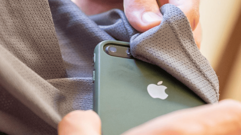 como limpar a lente da webcam