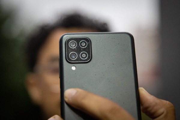 Álcool Isopropílico vs. Álcool Comum: Qual a Diferença para Limpar Eletrônicos?