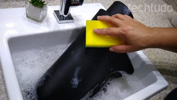 como limpar o mousepad
