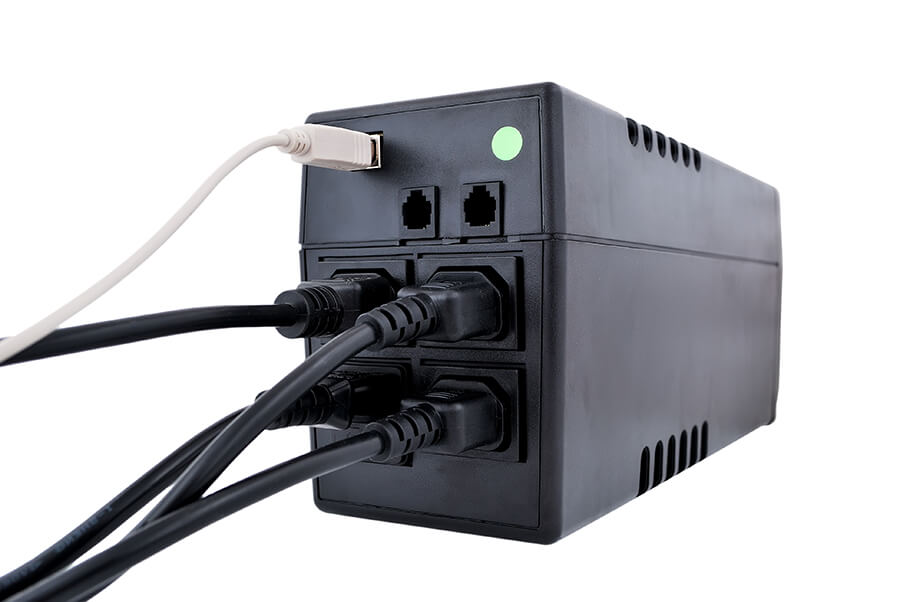 Proteja Seus Aparelhos: Nobreak Contra Surtos e Picos de Energia